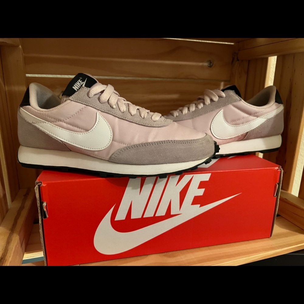 Women’s NIKE Daybreak, Sz:6